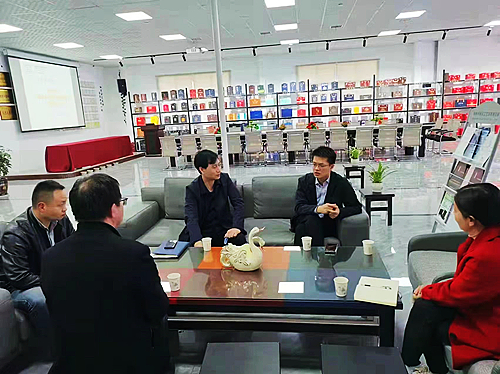 听取意见建议  张建民 摄.jpg