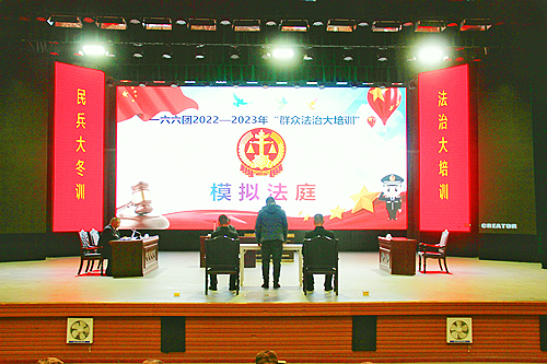 图为：模拟法庭“庭审”现场.jpg