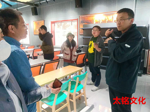 青海湖景区保护利用管理局 旅游管理处 处长陈德辉_副本.jpg