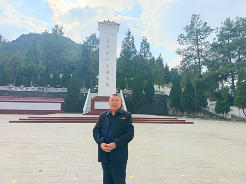 1767267920159145.jpg 2025年12月19日贵州省黔东南苗族侗族自治州凯里市大十字街道金井村,高粮坡北山腰金泉湖畔 金泉湖烈士陵园1_副本.jpg